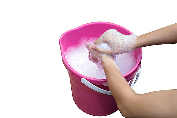 포토 JPG 해외이미지 손 옷 분홍색 백그라운드 셔츠 신체 사람없음 거품 터치 흰색 얼룩 씻기 빨래 시원함 세제 오브젝트 주부 비누 대야 고립 돌봄 위생관리 해외202004 해외포토 컬러 상의 가사 모션 관리 신체부위 위생용품 청결 파일형식 이미지허브