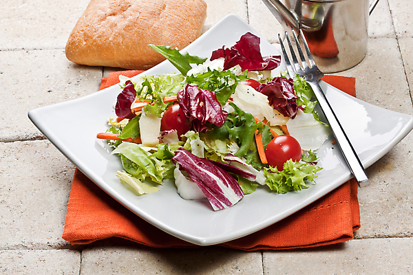 포토 JPG 해외이미지 음식 잎 다이어트 채소 건강 사람없음 컵 빨간색 초록색 식당 식사 당근 샐러드 로켓 흰색 신선 사발 상추 허브 흰배경 윤곽 고립 섞기 채식주의자 치커리 로메인상추 해외202004 해외포토 식물 식기 컬러 백그라운드 뿌리채소 상점 사기그릇 채식 파일형식 이미지허브