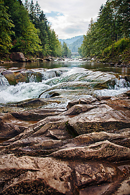 포토 JPG 해외이미지 나무 구름 계절 공원 여행 백그라운드 자연 하늘 산 풍경 사람없음 야외 목재 초록색 물 여름 강 봄 폭포 흐름 가을 바위 개울 숲 장면 내추럴 해외202004 해외포토 자연요소 식물 공공시설 컬러 컨셉 재료 돌_바위 생태계 파일형식 이미지허브