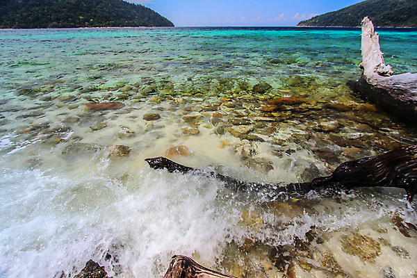 포토 JPG 해외이미지 주간 나무 구름 모래 파도 바다 섬 잎 태국 하늘 휴가 산 파노라마 그림자 사람없음 목재 초록색 물 여름 파란색 컬러풀 햇빛 반사 활발 바위 신선 그늘 질감 스카이라인 마디 강렬 깊이 수목 수평선 해외202004 해외포토 자연요소 식물 계절 아시아 컬러 컨셉 재료 촬영기법 태양 돌_바위 파일형식 이미지허브