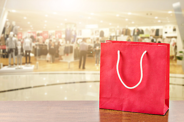 포토 JPG 해외이미지 라이프스타일 배너 옷 종이 가방 비즈니스 휴가 선물 사람없음 목재 빨간색 쇼핑 유행 판매 우주 상점 공백 재활용 구매 상품 소프트포커스 쇼핑몰 에코 소매 승진 무료 블러 해외202004 해외포토 나무 잡화 컬러 재료 촬영기법 생활 환경 친환경 파일형식 이미지허브