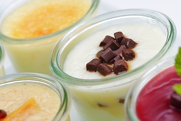 포토 JPG 해외이미지 실내 근접촬영 사람없음 흰배경 푸딩 초코칩 해외202004 해외포토 뷰포인트 백그라운드 디저트 내부 초콜릿 흰색 파일형식 이미지허브