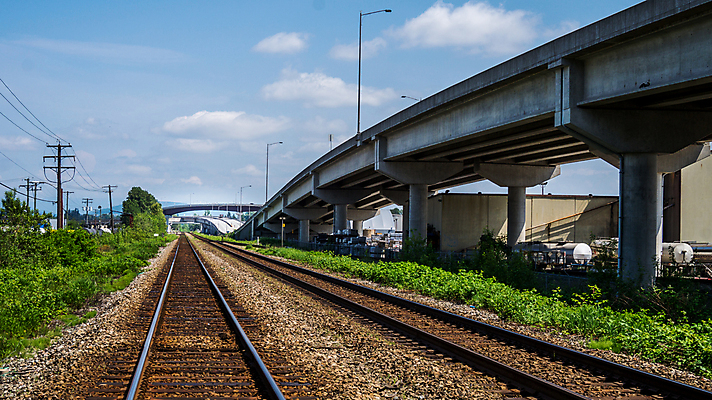 포토 JPG 해외이미지 산업 도로 길 선 여행 컨셉 곡선 교통시설 하늘 풍경 사람없음 야외 파란색 금속 나뭇가지 램프 도시 고가도로 위험 방향 철 교차로 속도 일반 건너기 방법 선로 제어 지원 철강 콘크리트 해외202004 해외포토 나무 컬러 교통 모션 재질 조명 고속도로 시설 파일형식 이미지허브