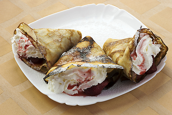 포토 JPG 해외이미지 접시 딸기 요리 사람없음 신선 아침식사 크림 속도 레시피 팬케이크 쉬운 스터핑 얇은 해외202004 해외포토 식기 과일 케이크 식사 파일형식 이미지허브