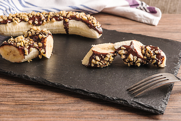 포토 JPG 해외이미지 스튜디오촬영 접시 꽃 음식 조각 다이어트 과일 자연 디저트 바나나 건강 사람없음 목재 초콜릿 추위 견과류 껍질 신선 달콤 아침식사 오브젝트 흰배경 유기농 날것 아몬드 코코아 고립 석판 숙성 채식주의자 해외202004 해외포토 나무 식물 식기 웰빙 음료 백그라운드 재료 실내 식사 흰색 맛 생태계 채식 파일형식 이미지허브