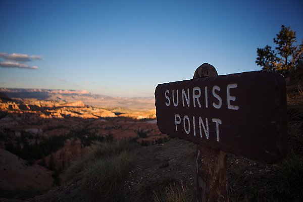포토 JPG 해외이미지 구름 공원 여행 오렌지 하늘 국립공원 풍경 사람없음 빨간색 초록색 컬러풀 일출 골짜기 미국 어둠 일몰 황무지 망치 사인 사암 멀리 광 랜드마크 웅장함 원형극장 지질학 특별함 해외202004 해외포토 자연요소 공공시설 교육 컬러 컨셉 북아메리카 과일 자연 노을 돌_바위 공구 극장 파일형식 이미지허브
