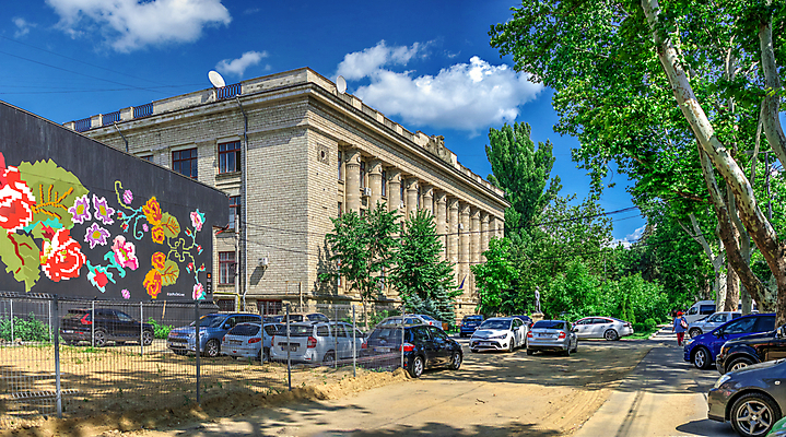 포토 JPG 해외이미지 공원 유럽 조각 여행 건축양식 풍경 사람없음 야외 건물 책 여름 도시풍경 도시 센터 역사 타운 루마니아 공화국 해외202004 해외포토 건축물 계절 공공시설 건축 나라 파일형식 이미지허브