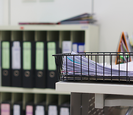 포토 JPG 해외이미지 직업 종이 컨셉 비즈니스 탁자 문구용품 사람없음 금융 경제 사무실 쌓기 바구니 검은색 자료 정보 흰색 기록 업무 미끄러짐 책상 보고서 준비 문서 파일 상업 페이지 시트 흙더미 회계 경영 원고 공급 많음 해외202004 해외포토 컬러 가구 모션 흙 작업 오브젝트 파일형식 더미 이미지허브