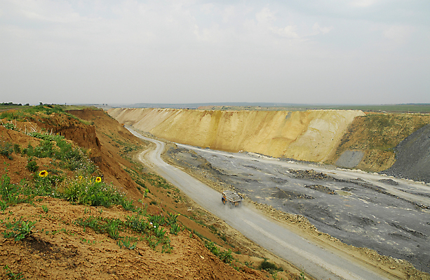 포토 JPG 해외이미지 산업 지구 모래 비즈니스 공장 자연 안전 사람없음 환경 금속 힘 기계 손상 장비 업무 오픈 구멍 재산 위험 큼 광석 철 버리기 발굴 날것 먼지 연료 짐차 무거움 자원 흙더미 세대 광부 그만 석탄 지질학 채석 해외202004 해외포토 직업 교육 컨셉 공업 모션 자동차 재질 금융 흙 작업 무게 크기 생태계 파일형식 더미 이미지허브