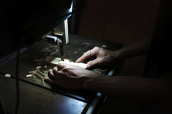 포토 JPG 해외이미지 직업 손 산업 백그라운드 노동자 주택 실내 사람없음 목재 금속 힘 기계 장비 공구 업무 작업 칼날 작업실 기술자 수리 자르기 목수 목공예 공학 DIY 유지 방법 철강 톱질 해외202004 해외포토 나무 교육 재료 모션 재질 취미 내부 건물 신체부위 도구 공예 파일형식 이미지허브