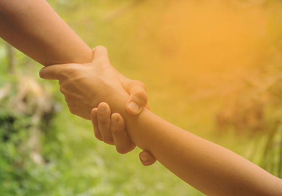 포토 JPG 해외이미지 손 커플 여자 남자 백그라운드 컨셉 손가락 가족 주택 함께함 건강 병원 관리 사랑 사람 동양인 성인 사람없음 빛 희망 힘 우정 환자 잡기 도움 구출 질병 연결 서비스 감사 돌봄 옛날 지원 헬프 자선단체 안락 해외202004 해외포토 감정 의학 관계 모션 인종 건물 신체부위 친구 그룹 자선 파일형식 이미지허브