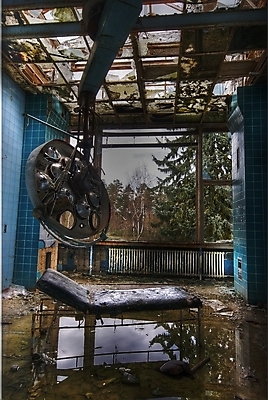 포토 JPG 해외이미지 건축양식 건강 병원 사람없음 건물 파란색 손상 방 침대 램프 수술 버리기 타일 웅덩이 옛날 해외202004 해외포토 건축물 건축 컬러 가구 컨셉 의학 모션 조명 치료 파일형식 이미지허브