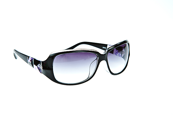 포토 JPG 해외이미지 디자인 유리 새로움 안전 사람 사람없음 빛 선글라스 태양 유행 검은색 어둠 흰색 우아함 보호 그늘 플라스틱 오브젝트 싱글 시력 고립 스타일 해외202004 해외포토 자연요소 안경 컬러 컨셉 재질 파일형식 이미지허브