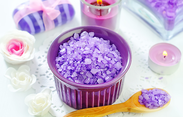 포토 JPG 해외이미지 리본 사람없음 숟가락 보라색 스파 아로마 스파용품 비누 향초 아로마테라피 바디케어 입욕소금 해외202004 해외포토 컬러 초 수저 위생용품 미용용품 오브젝트 소금 테라피 파일형식 이미지허브