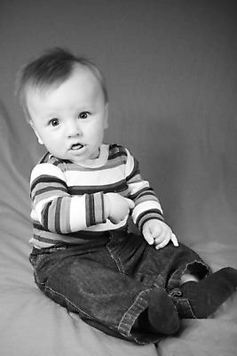 포토 JPG 해외이미지 모델 행복 아들 포즈 한명 미소 사람 소년 유행 표현 아기 닫기 묘사 스타일 해외202004 해외포토 1 남자 감정 어린이 가족 모션 표정 파일형식 이미지허브