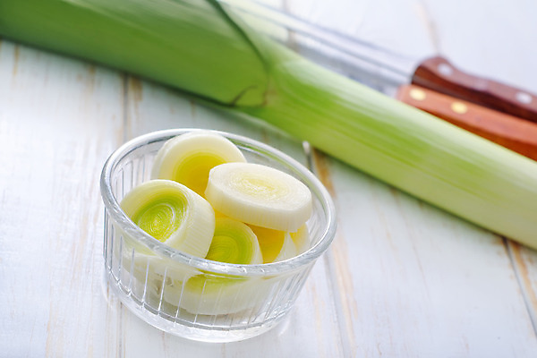 포토 JPG 해외이미지 식물 접시 잡화 계절 음식 다이어트 채소 재료 자연 양파 주택 건강 요리 사람없음 초록색 쇼핑 노란색 주방 정원 저녁식사 샐러드 신선 맛 상품 자르기 먹기 묘사 날것 레시피 부추 섬유 내추럴 영양소 채식주의자 해외202004 해외포토 식기 컬러 컨셉 모션 건물 식사 직물 생태계 채식 파일형식 이미지허브