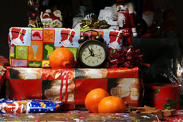 포토 JPG 해외이미지 나무 전통 계절 리본 종이 어린이 크리스마스 포장 휴가 새해 선물 이벤트 사람없음 내부 장식 빨간색 빛 상자 장난감 산타클로스 축제 놀람 덮개 축하 시간 소나무 황금 활 팩 패키지 강렬 순간 포장소품 많음 클라우스 해외202004 해외포토 식물 기념일 감정 컬러 컨셉 표정 사람 화장품 뚜껑 오브젝트 포장재료 파일형식 이미지허브