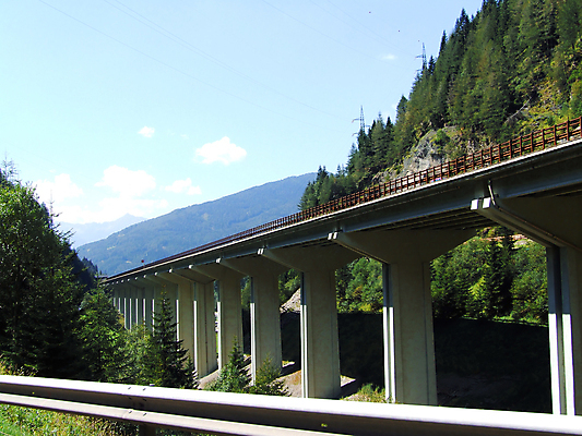 포토 JPG 해외이미지 도로 건축양식 사람없음 이탈리아 고속도로 해외202004 해외포토 건축 유럽 길 교통시설 파일형식 이미지허브