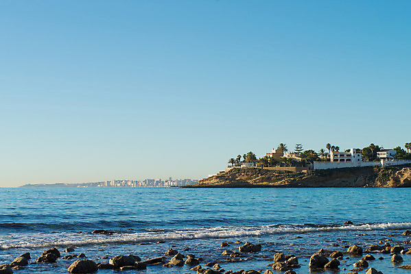 포토 JPG 해외이미지 유럽 바다 여행 아침 풍경 사람없음 가로 햇빛 마을 맑음 침묵 만 스페인 지중해 속도 휴양지 암초 타운 알리칸테 해외202004 해외포토 주간 나라 날씨 태양 소리 장소 도시 파일형식 이미지허브