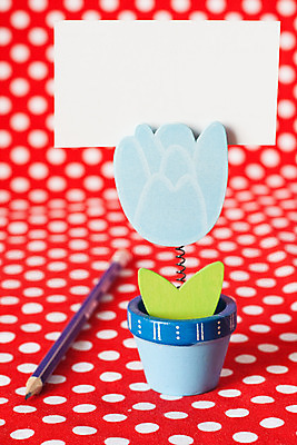 포토 JPG 해외이미지 꽃 명함 사람없음 빨간색 연필 흰색 냄비 통조림 레터헤드 해외202004 해외포토 식물 컬러 학용품 필기구 솥 파일형식 이미지허브