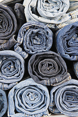 포토 JPG 해외이미지 디자인 옷 백그라운드 바지 새로움 사람없음 파란색 빛 쇼핑 유행 세일 쌓기 상점 검은색 어둠 흰색 청바지 직물 면 그룹 주머니 질감 롤 해군 고립 옛날 스타일 해외202004 해외포토 컬러 컨셉 모션 하의 군대 파일형식 이미지허브