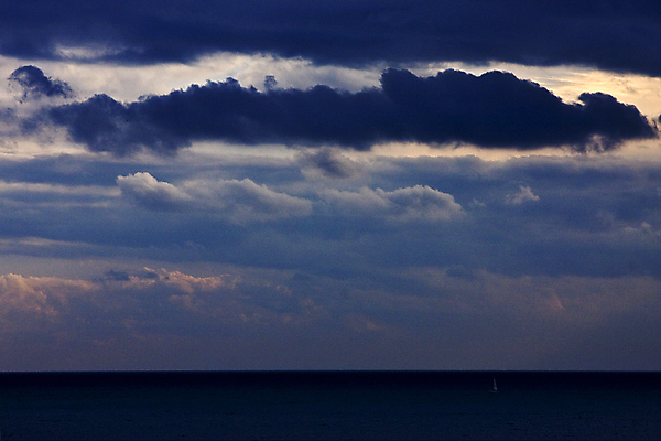 포토 JPG 해외이미지 구름 바다 여행 백그라운드 패턴 자연 하늘 추상 휴가 그림자 사람없음 물 파란색 빛 태양 검은색 이탈리아 흰색 해외202004 해외포토 자연요소 유럽 컬러 무늬 생태계 파일형식 이미지허브