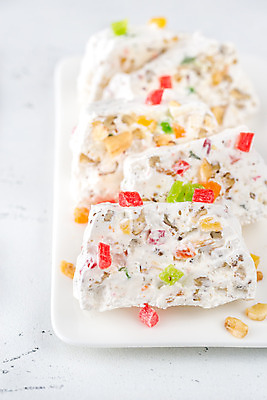 포토 JPG 해외이미지 종이 음식 조각 백그라운드 과일 중동 디저트 건조 사탕 사람없음 목재 초록색 계란 견과류 흰색 신선 바 달콤 정상 설탕 자르기 굽기 먹기 민트 허브 슬라이스 호두 아몬드 꿀 폭식 캐러멜 개암 해외202004 해외포토 나무 식물 열매 나라 컬러 재료 모션 알 맛 구이 파일형식 이미지허브