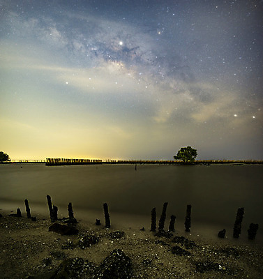 포토 JPG 해외이미지 구름 별 호수 바다 자연 하늘 풍경 사람없음 물 파란색 강 태양 반사 우주 일출 항구 황혼 일몰 야간 저녁 방파제 은하계 장노출 천문학 성운 해외202004 해외포토 자연요소 공공시설 교육 컬러 교통시설 촬영기법 노을 생태계 파일형식 이미지허브