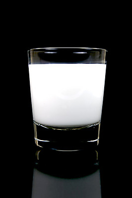 포토 JPG 해외이미지 음료 음식 백그라운드 다이어트 유리 건강 사람없음 검은색 우유 흰색 최고 가득함 크림 싱글 고립 칼슘 해외202004 해외포토 컬러 재질 유제품 파일형식 이미지허브