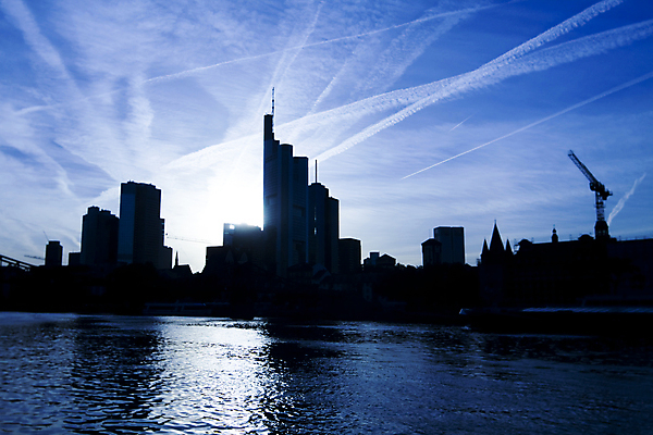포토 JPG 해외이미지 외관 산업 벽 비즈니스 건축양식 창문 유리 하늘 성공 부동산 미래 새로움 바닥 아파트 독일 사람없음 건물 금융 파란색 빛 도시풍경 사무실 반사 탑 고층빌딩 거울 도시 도심 큼 타운 프랑크푸르트 해외202004 해외포토 건축물 건축 유럽 컬러 컨셉 재질 주택 풍경 빌딩 경제 재산 크기 파일형식 이미지허브