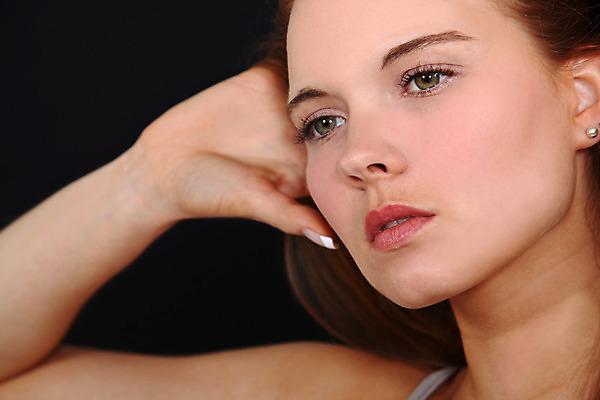 포토 JPG 해외이미지 백인 모델 1 라이프스타일 응시 여자 유럽 얼굴 포즈 생각 자연 휴식 친절 한명 성인 가로 희망 흰색 기다림 고독 명상 배려 심각 염원 몽환 해외202004 해외포토 서양인 시선 감정 나라 컬러 컨셉 모션 사람 생활 신체부위 생태계 파일형식 이미지허브