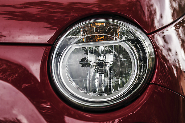 포토 JPG 해외이미지 디자인 실루엣 산업 선 교통수단 여행 신체 부분 교통시설 모션 자동차 자연 유리 사람없음 야외 빨간색 빛 반사 운전 램프 바퀴 원형 빨래 은색 플라스틱 묘사 속도 고립 베터리 자동 해외202004 해외포토 도형 육상교통 컬러 교통 가사 재질 조명 촬영기법 시설 생태계 파일형식 이미지허브