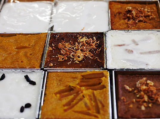 포토 JPG 해외이미지 모양 전통 꽃 아시아 음식 오렌지 공 태국 양파 디저트 건강 요리 미술 동양인 사람없음 노란색 케이크 주방 계란 우유 흰색 축하 원형 황금 우아함 달콤 맛 떨어짐 설탕 먹기 밀가루 시럽 코코넛 노른자 단백질 어려움 핸드메이드 스타일 해외202004 해외포토 도형 식물 나라 컬러 컨셉 채소 과일 모션 문화예술 유제품 인종 알 가루 영양소 파일형식 이미지허브