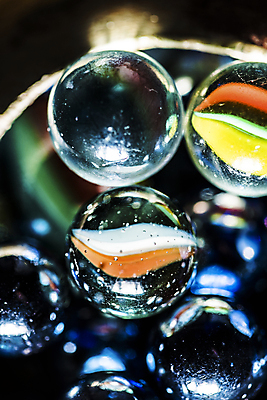 포토 JPG 해외이미지 길 어린이 백그라운드 공 유리 놀이 추상 휴식 사람없음 장식 빛 컬러풀 장난감 반사 평화 힘 경쟁 활발 자유 게임 원형 투명 당기기 작음 크리스탈 자르기 심볼 순수 오브젝트 대리석 강렬 해외202004 해외포토 도형 컬러 컨셉 무늬 재료 모션 재질 사람 크기 광석 파일형식 이미지허브