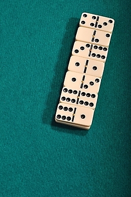 포토 JPG 해외이미지 사람없음 청록색 일렬 도미노 해외202004 해외포토 컬러 파일형식 이미지허브