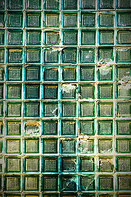 포토 JPG 해외이미지 전통 디자인 외관 유럽 벽 백그라운드 패턴 건축양식 창문 유리 날씨 벽돌 주택 프레임 사람없음 내부 건물 목재 장식 빨간색 초록색 빛 갈색 문 금속 수확 골동품 흰색 시골 도시 역사 묘사 부식 질감 복고 내추럴 그런지 깨짐 옛날 해외202004 해외포토 나무 건축물 건축 나라 컬러 컨셉 무늬 농업 재료 재질 파일형식 이미지허브