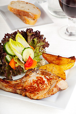 포토 JPG 해외이미지 접시 음식 잎 건강 육류 돼지고기 스테이크 요리 사람없음 초록색 저녁식사 샐러드 튀김 신선 그릴 상추 굽기 먹기 허브 향신료 바질 프랑스어 절임 해외202004 해외포토 식물 문자 식기 컬러 채소 식재료 모션 주방용품 서양음식 식사 구이 향미료 파일형식 이미지허브