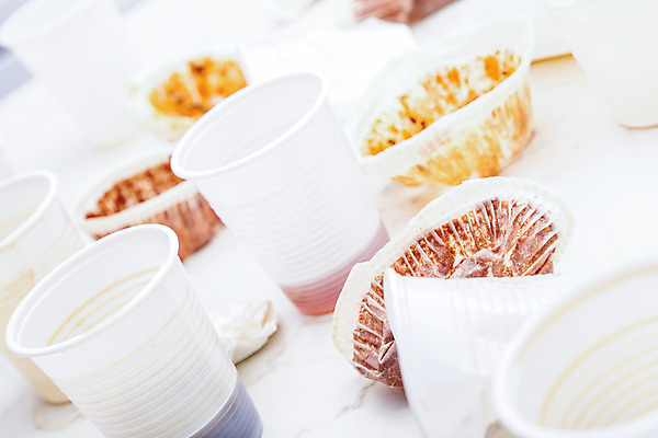 포토 JPG 해외이미지 행복 커피 음료 백그라운드 가사 탁자 디저트 주택 기념 손잡이 이벤트 사람없음 컵 파티 케이크 초콜릿 축제 축하 생일 날짜 분위기 차 달콤 쓰레기 폐기물 파편 일회용 플라스틱 청소 오브젝트 기회 토스트 먼지 종료 강렬 페스츄리 해외202004 해외포토 식기 기념일 감정 음식 빵 가구 컨셉 재질 건물 맛 파일형식 이미지허브