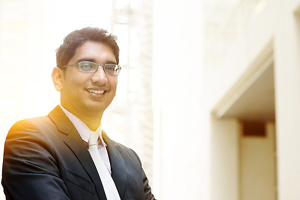 포토 JPG 해외이미지 직업 1 남자 행복 백그라운드 비즈니스 건축양식 사업가 성공 노동자 한명 서기 사람 동양인 인종 정장 성인 야외 건물 30대 빛 사무실 햇빛 태양 일출 일몰 도시 비즈니스맨 자신감 인도인 스마트 예복 경영 파키스탄 해외202004 해외포토 자연요소 외국인 건축물 옷 건축 감정 아시아 컨셉 모션 장년 노을 직장인 파일형식 이미지허브