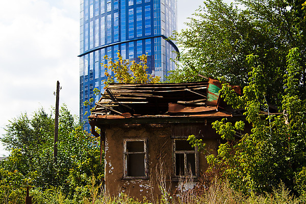포토 JPG 해외이미지 외관 주택 사람없음 건물 도시 비교 오두막 가난 구식 옛날 판잣집 해외202004 해외포토 건축물 컨셉 파일형식 이미지허브