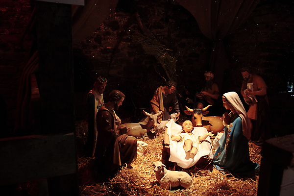 포토 JPG 해외이미지 동물 전통 별 기독교 종교 어린이 크리스마스 가족 선물 사랑 사람없음 빛 교회 믿음 성경 기쁨 예수 소 영혼 양치기 야간 12월 왕 기적 신성 마리아 요셉 베들레헴 신앙심 해외202004 해외포토 자연요소 직업 기념일 감정 종교용품 포유류 관계 종교건축 사람 건물 신_종교 날짜 파일형식 이미지허브