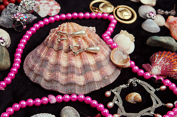 포토 JPG 해외이미지 목걸이 검은배경 선물 사람없음 견본 보석 해외202004 해외포토 백그라운드 장신구 검은색 광석 파일형식 이미지허브