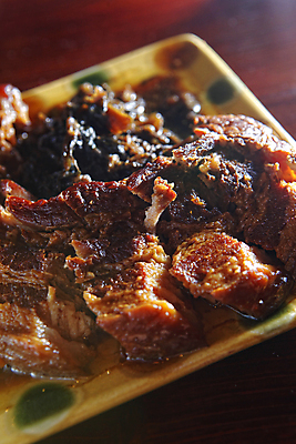 포토 JPG 해외이미지 접시 음식 육류 돼지고기 요리 동양인 사람없음 식당 중국 양배추 해외202004 해외포토 식기 아시아 채소 식재료 인종 상점 파일형식 이미지허브