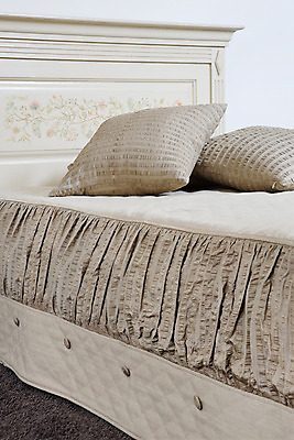 포토 JPG 해외이미지 디자인 가구 쿠션 패턴 의자 베개 호텔 휴식 새로움 주택 실내 사람없음 내부 장식 소파 쌓기 침실 방 침대 직물 잠 플랫 고급 우아함 질감 부드러움 리빙 스타일 벨벳 안락 해외202004 해외포토 생활용품 컨셉 무늬 침구 모션 숙소 건물 감각 실크 파일형식 이미지허브