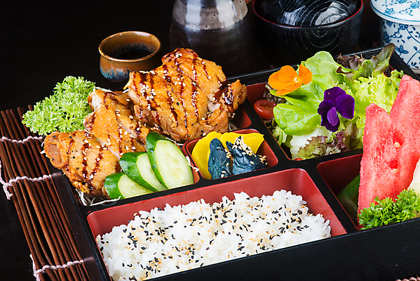 포토 JPG 해외이미지 전통 문화 음식 잎 채소 과일 밥 오이 감자 쟁반 건강 육류 돼지고기 어류 요리 동양인 사람없음 세트 상자 일본 검은색 식사 저녁식사 초밥 샐러드 튀김 신선 사발 먹기 해산물 준비 롤 테이크아웃 생강 점심식사 깊이 해외202004 해외포토 식물 아시아 컬러 식재료 모션 인종 수중동물 사기그릇 일본음식 파일형식 이미지허브