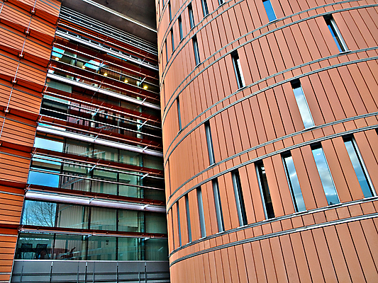 포토 JPG 해외이미지 외관 비즈니스 건축양식 창문 유리 부동산 바닥 직장 사람없음 건물 빨간색 사무실 반사 탑 고층빌딩 거울 도시 도심 해외202004 해외포토 건축물 건축 컬러 회사 재질 빌딩 재산 파일형식 이미지허브