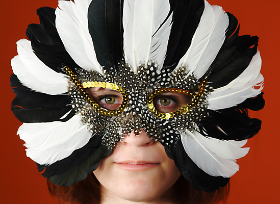 포토 JPG 해외이미지 얼굴 가면 한명 축제 화려 황금 신비 속눈썹 극장 깃털 해외202004 해외포토 1 컨셉 사람 신체부위 눈썹 파일형식 이미지허브