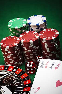 포토 JPG 해외이미지 실내 사람없음 쌓기 트럼프 포커칩 도박 카지노 주사위 룰렛 겜블 초록배경 해외202004 해외포토 백그라운드 모션 내부 초록색 놀이용품 게임 포커 파일형식 이미지허브