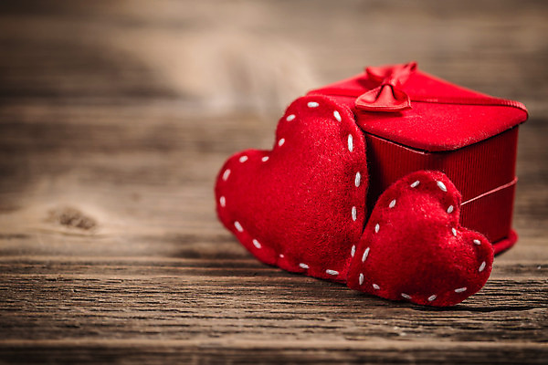 포토 JPG 해외이미지 발렌타인데이 사람없음 빨간색 선물상자 하트 오브젝트 반지케이스 카피스페이스 나무배경 해외포토 모양 컬러 백그라운드 데이이벤트 선물 상자 공백 보관함 파일형식 이미지허브