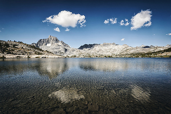 포토 JPG 해외이미지 구름 공원 호수 여행 자연 하늘 아침 날씨 휴가 산 국립공원 풍경 사람없음 야외 물 여름 파란색 반사 환경 미국 하이킹 황무지 고독 보호 숲 배낭여행 캘리포니아 멀리 기후변화 해외202004 해외포토 주간 자연요소 계절 공공시설 감정 컬러 컨셉 북아메리카 레저 변화 생태계 파일형식 이미지허브
